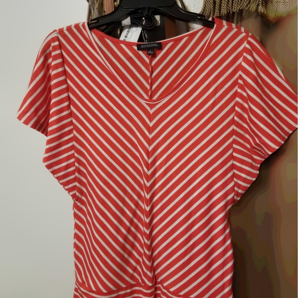 🌺 Cute blouse. Great for the spring!